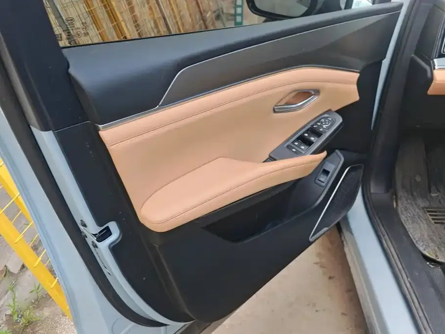BYD L DM-i — фото 2