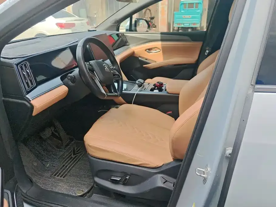 BYD L DM-i — фото 8
