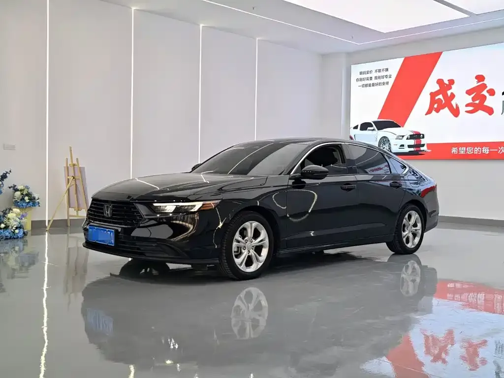 Honda Accord — фото 1