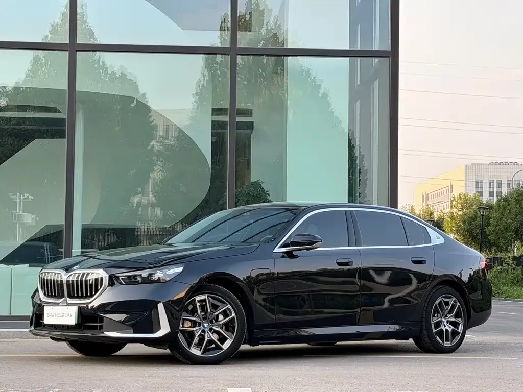 BMW i5 — фото 1