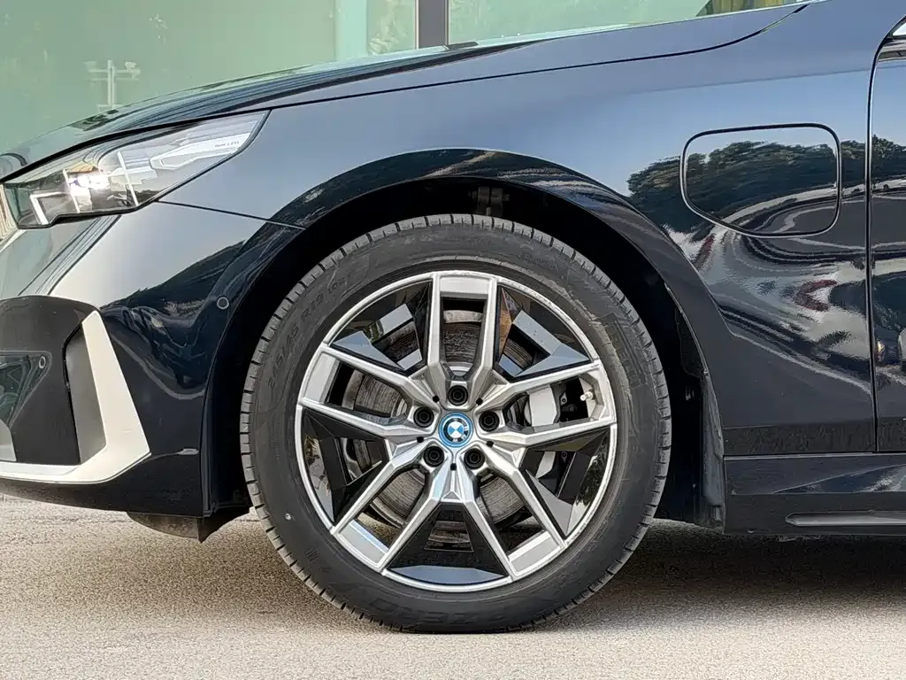 BMW i5 — фото 2