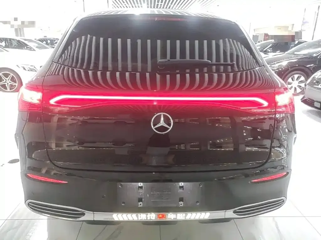 Mercedes-Benz EQE SUV — фото 4