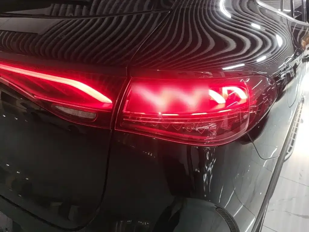 Mercedes-Benz EQE SUV — фото 3