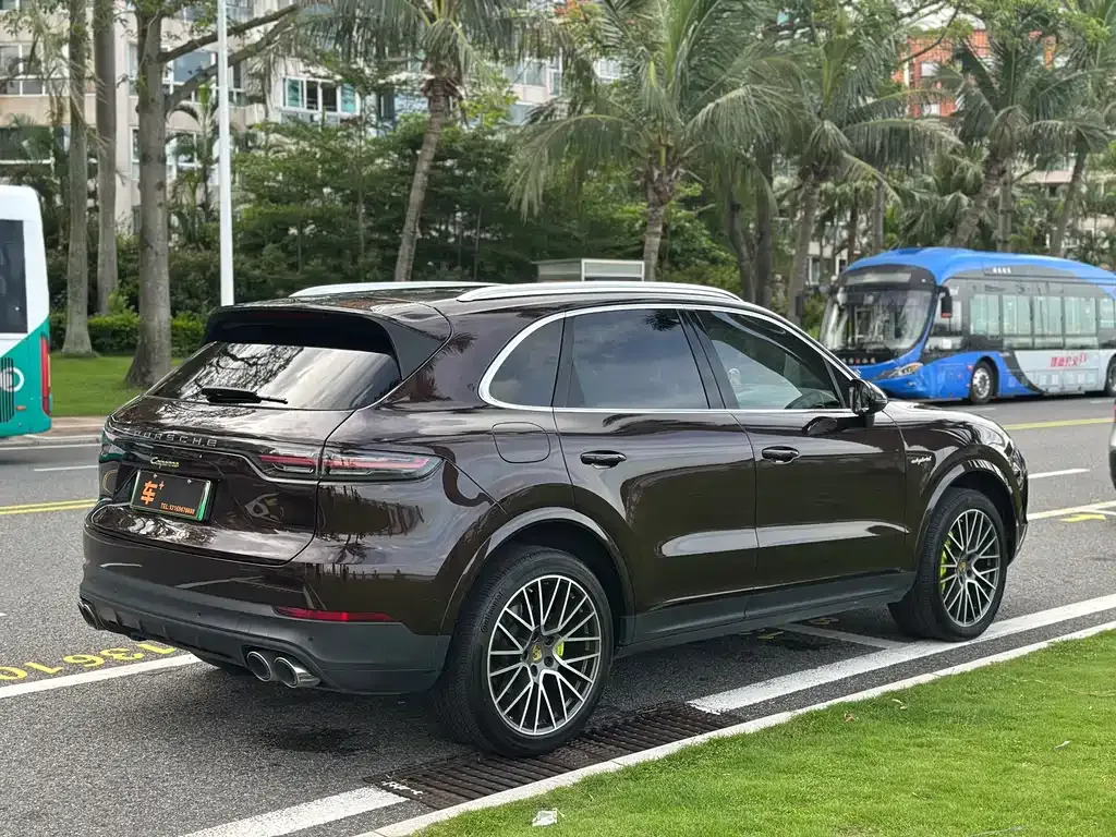 Porsche Cayenne Hybrid — фото 10