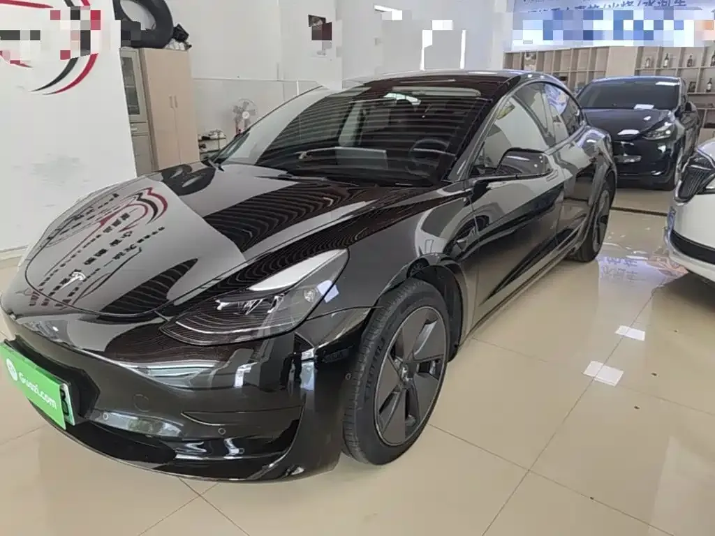Tesla Model 3 — фото 1
