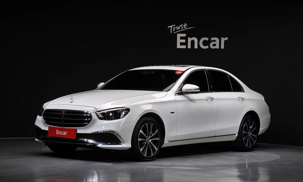 Mercedes-Benz E-Class — фото 1