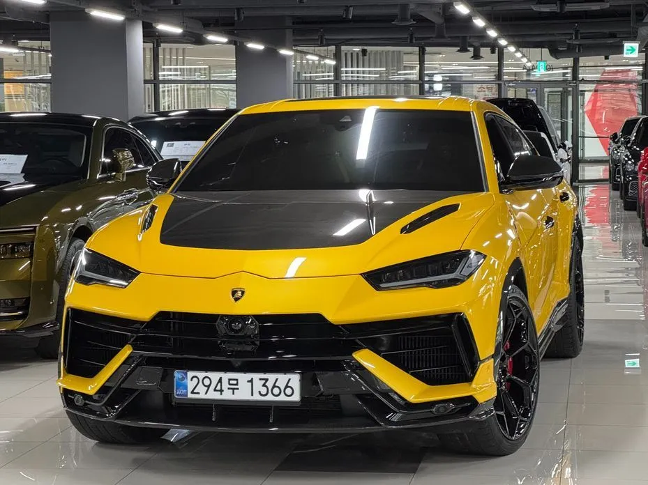 Lamborghini Urus — фото 1