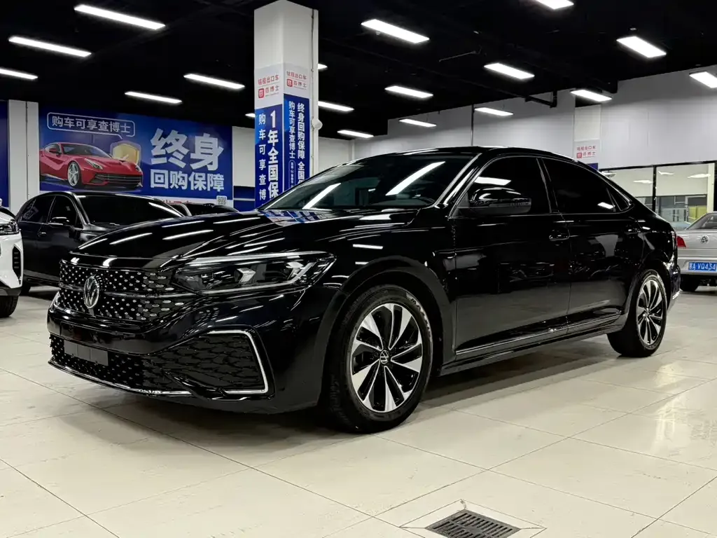 Volkswagen Passat — фото 1