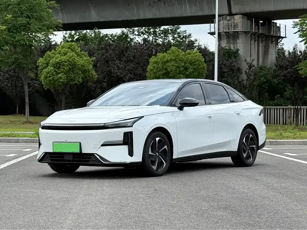 Geely Galaxy L6 — фото 1