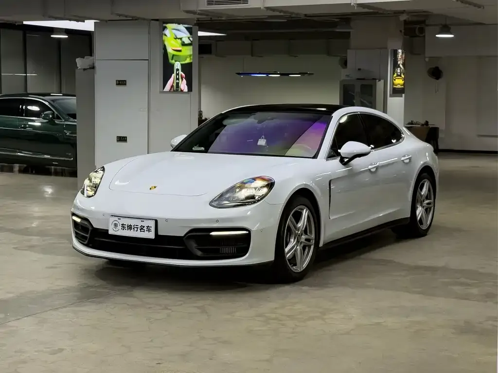 Porsche Panamera — фото 1