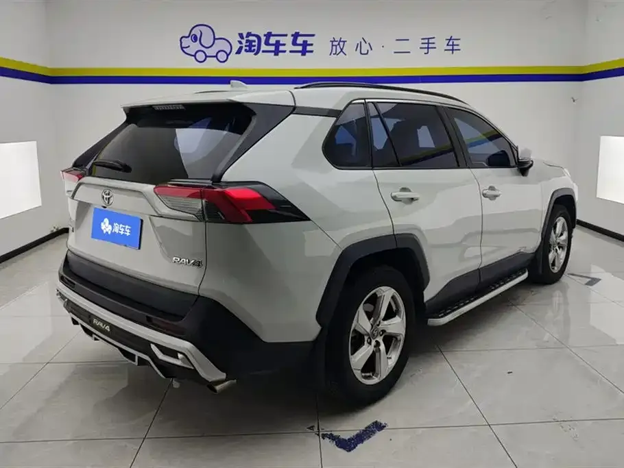 Toyota RAV4 — фото 3