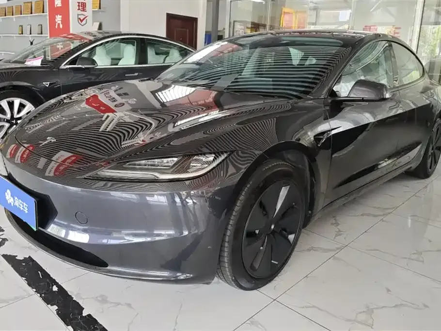Tesla Model 3 — фото 1
