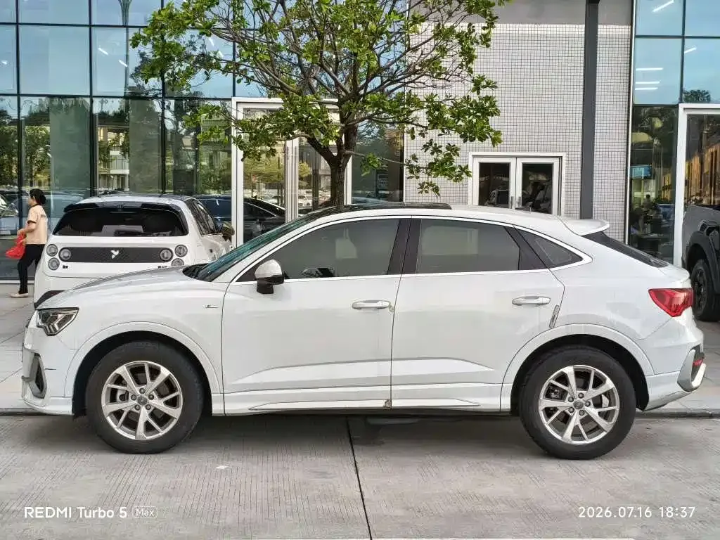 Audi Q3 Sportback — фото 9