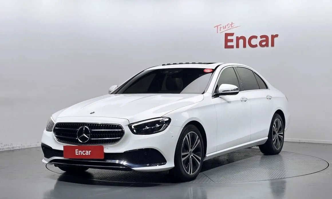 Mercedes-Benz E-Class — фото 1