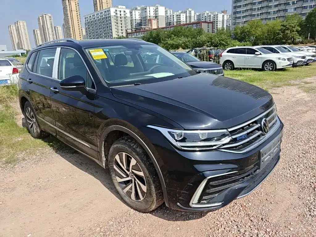 Volkswagen Tiguan L PHEV — фото 8