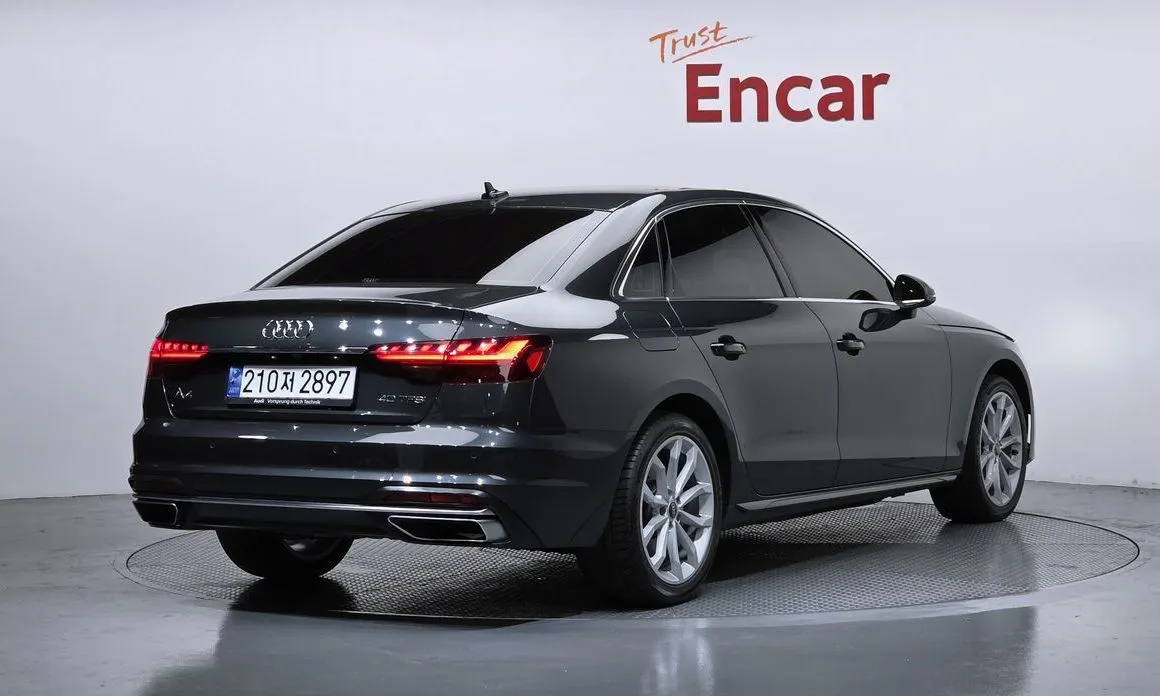 Audi A4 — фото 5