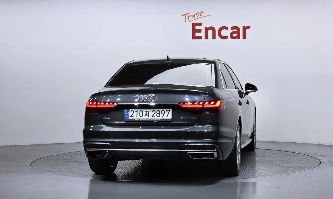Audi A4 — фото 2