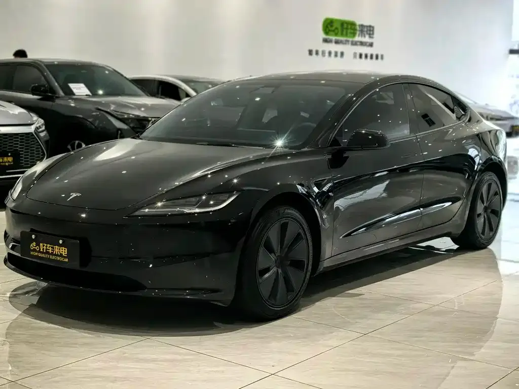 Tesla Model 3 — фото 1