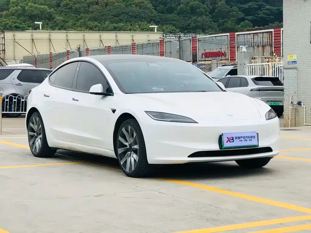 Tesla Model 3 — фото 10