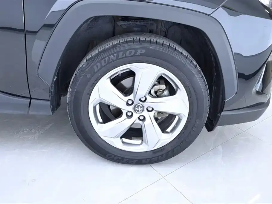 Toyota RAV4 — фото 4