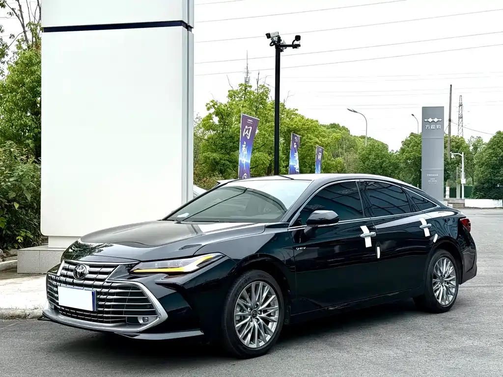 Toyota Avalon — фото 1