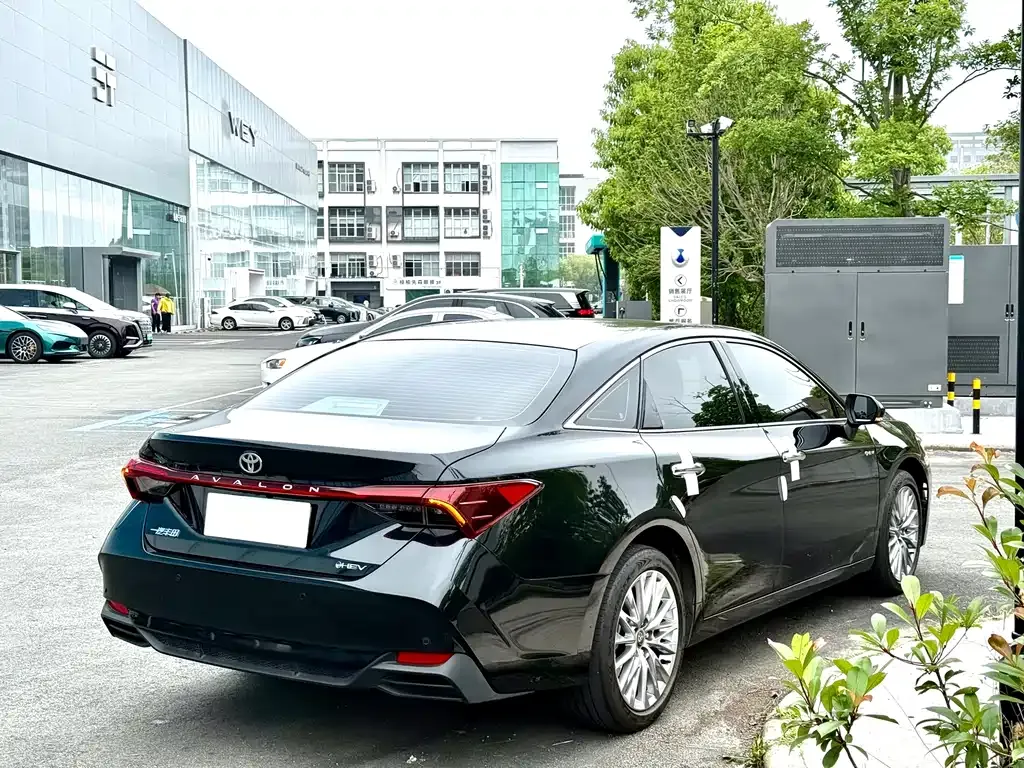 Toyota Avalon — фото 10