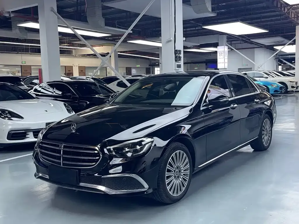 Mercedes-Benz E-Class — фото 1