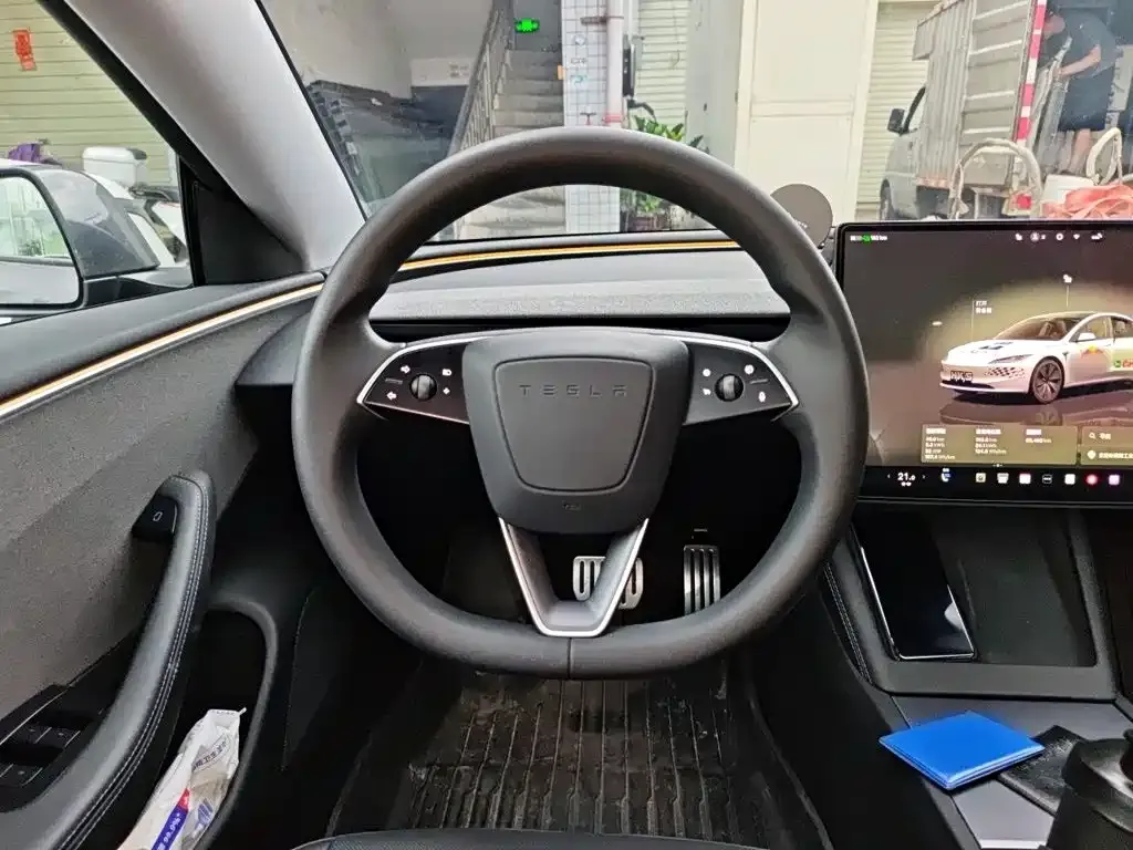 Tesla Model 3 — фото 9