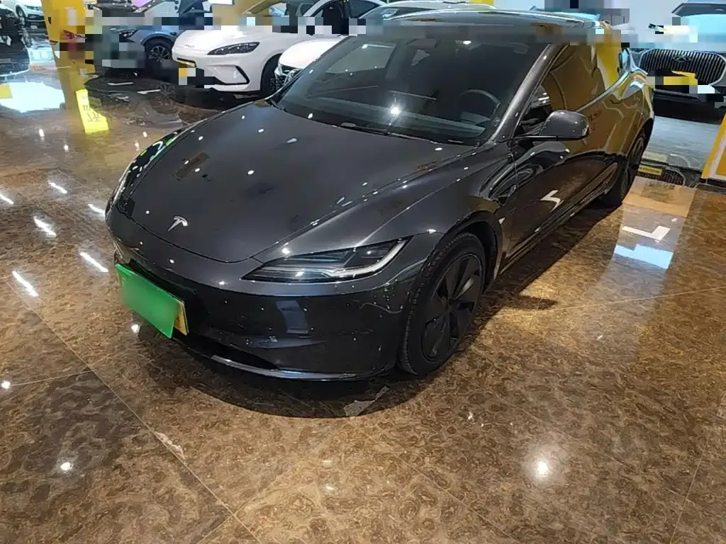 Tesla Model 3 — фото 1