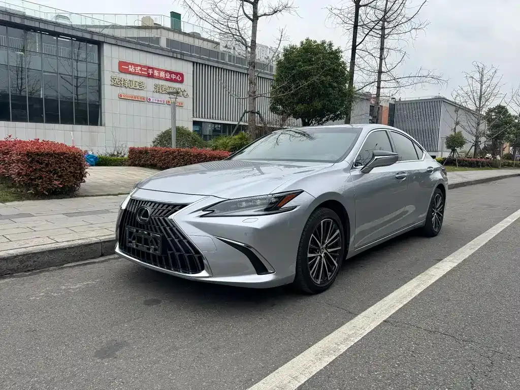 Lexus ES — фото 1