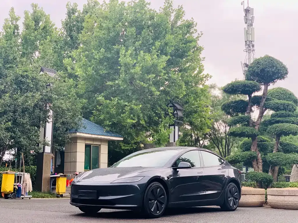 Tesla Model 3 — фото 1