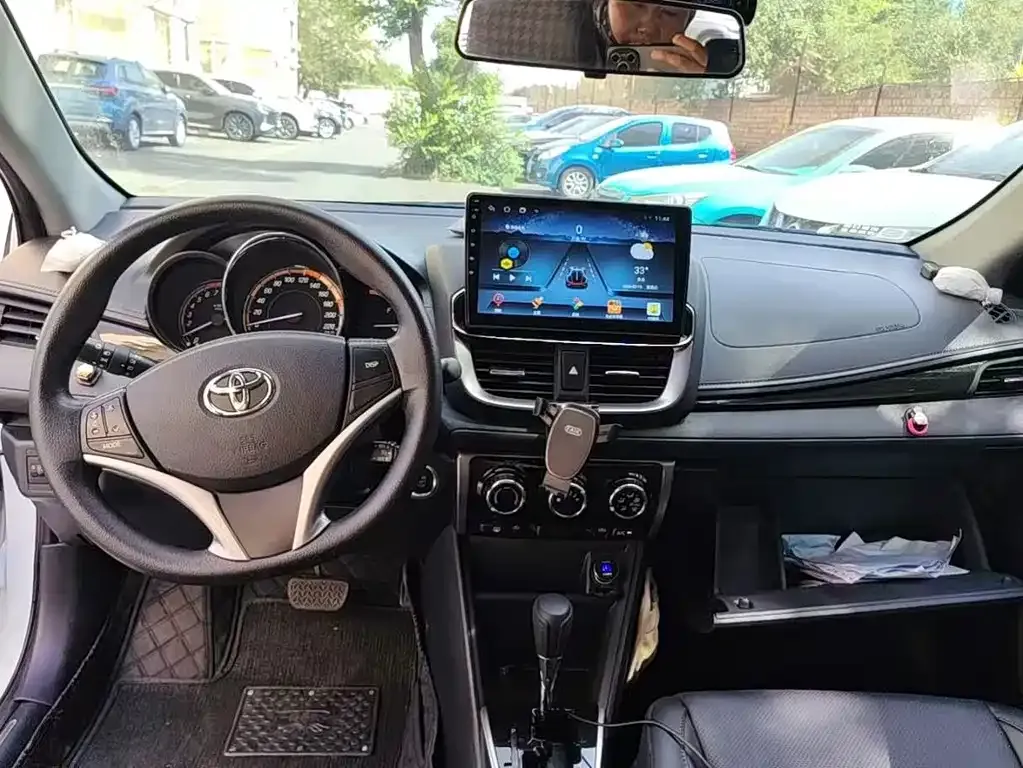 Toyota Yaris L — фото 3