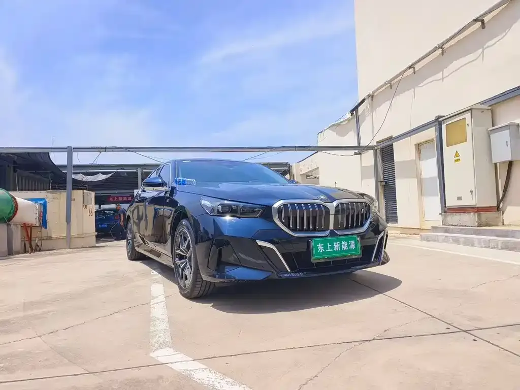 BMW i5 — фото 1