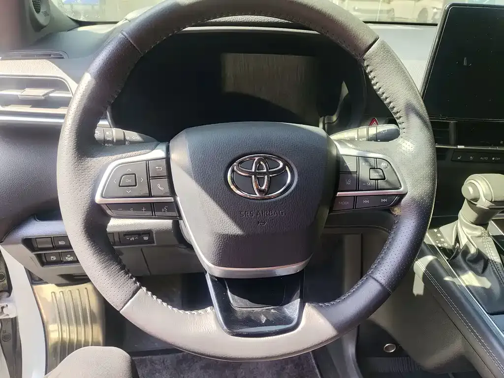 Toyota Sienna — фото 3