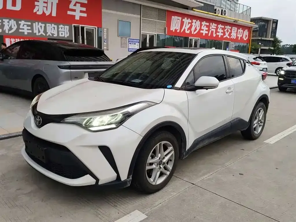 Toyota C-HR — фото 1