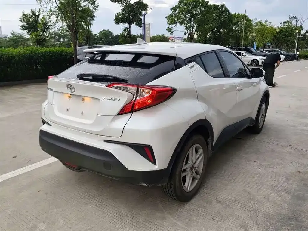 Toyota C-HR — фото 9