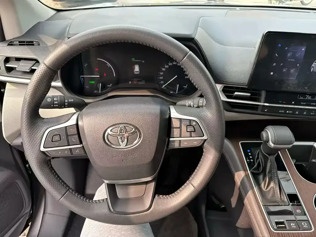 Toyota Sienna — фото 4