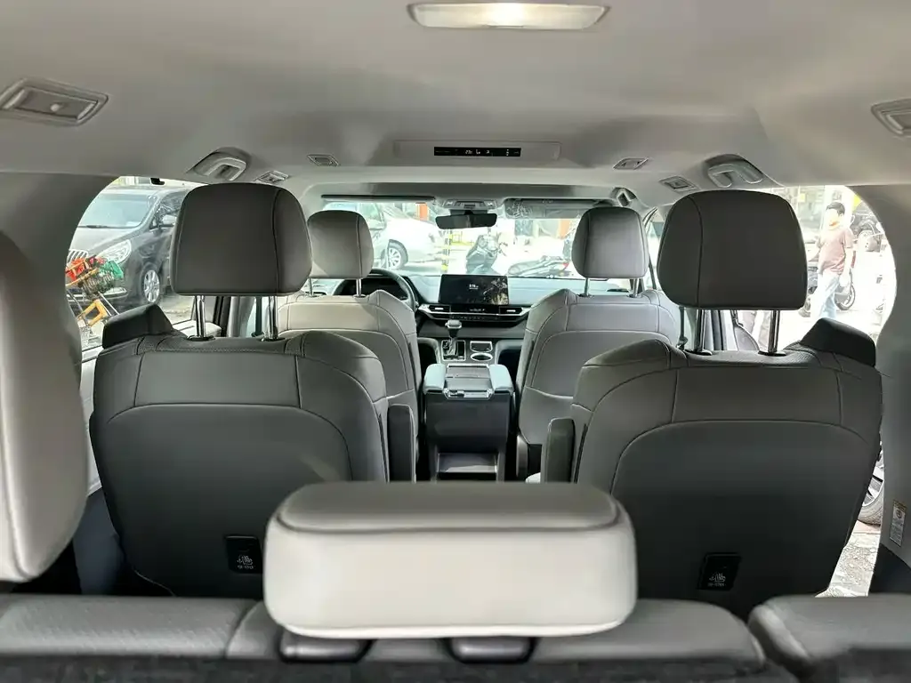 Toyota Sienna — фото 3