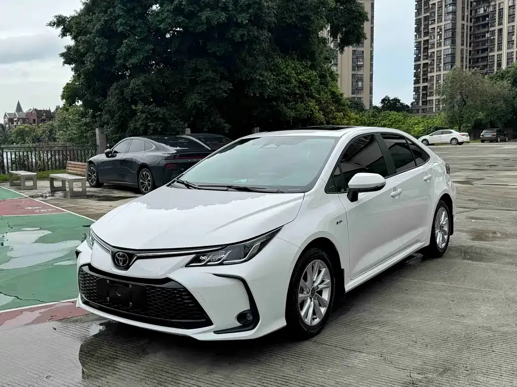 Toyota Corolla — фото 1