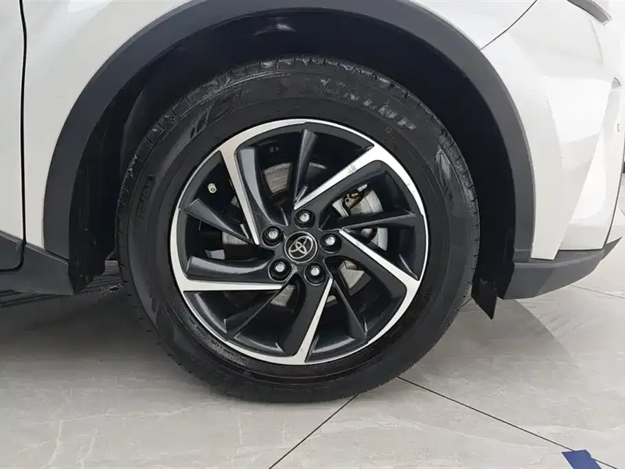Toyota C-HR — фото 4