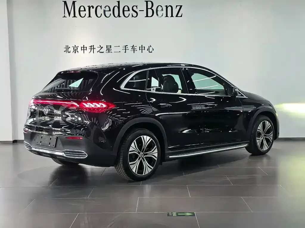 Mercedes-Benz EQE SUV — фото 6