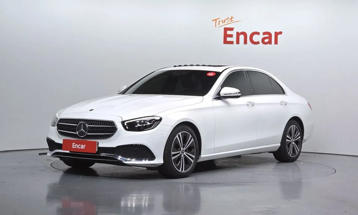 Mercedes-Benz E-Class — фото 1