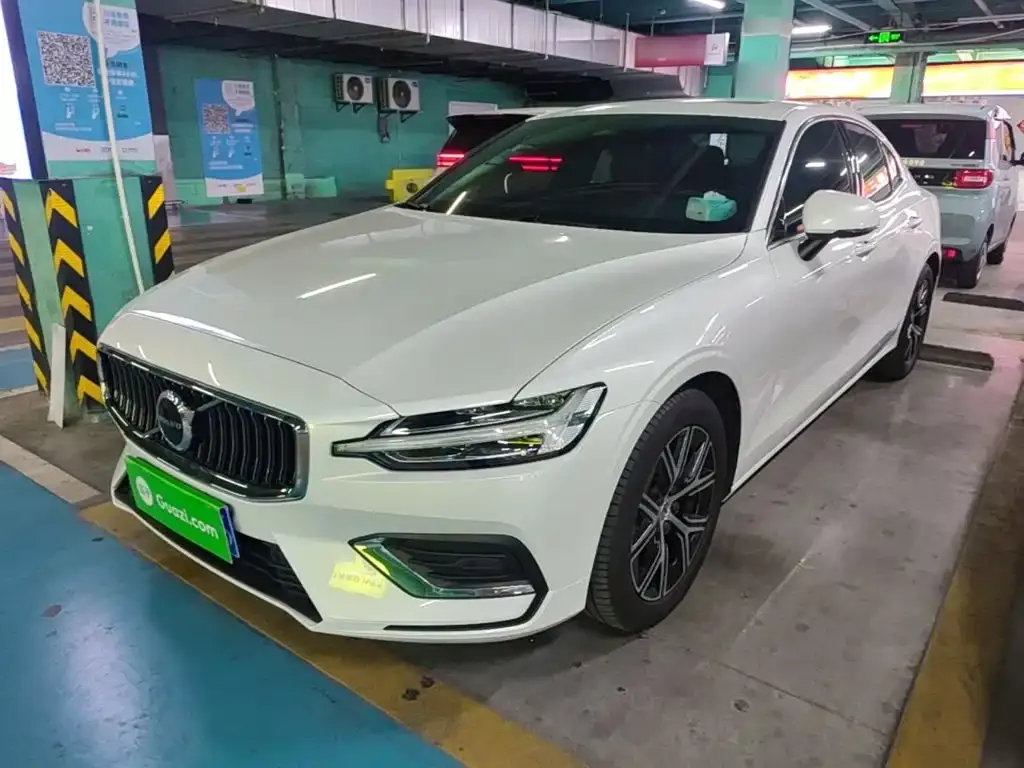 Volvo S60 — фото 1