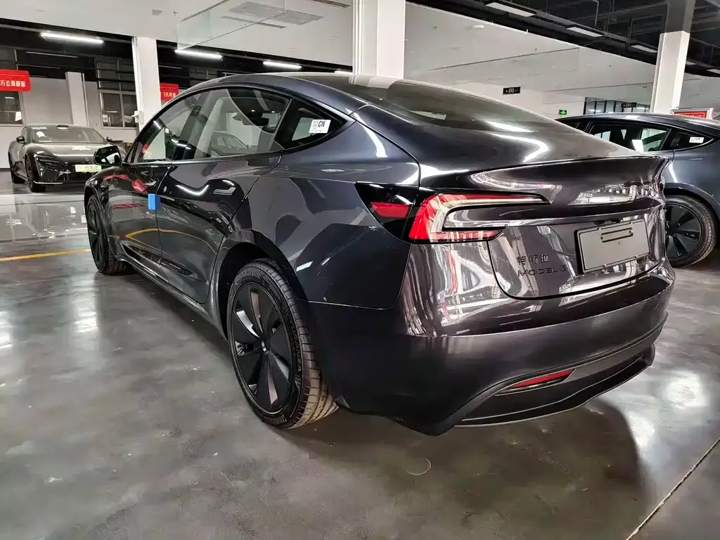 Tesla Model 3 — фото 8
