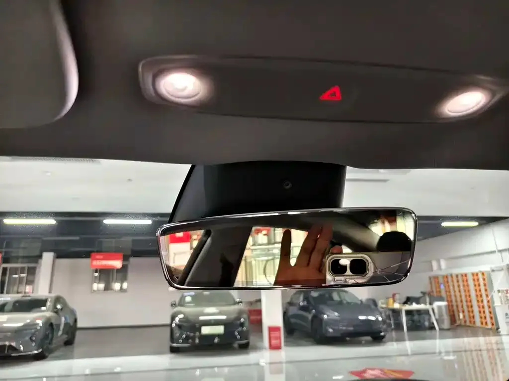 Tesla Model 3 — фото 2