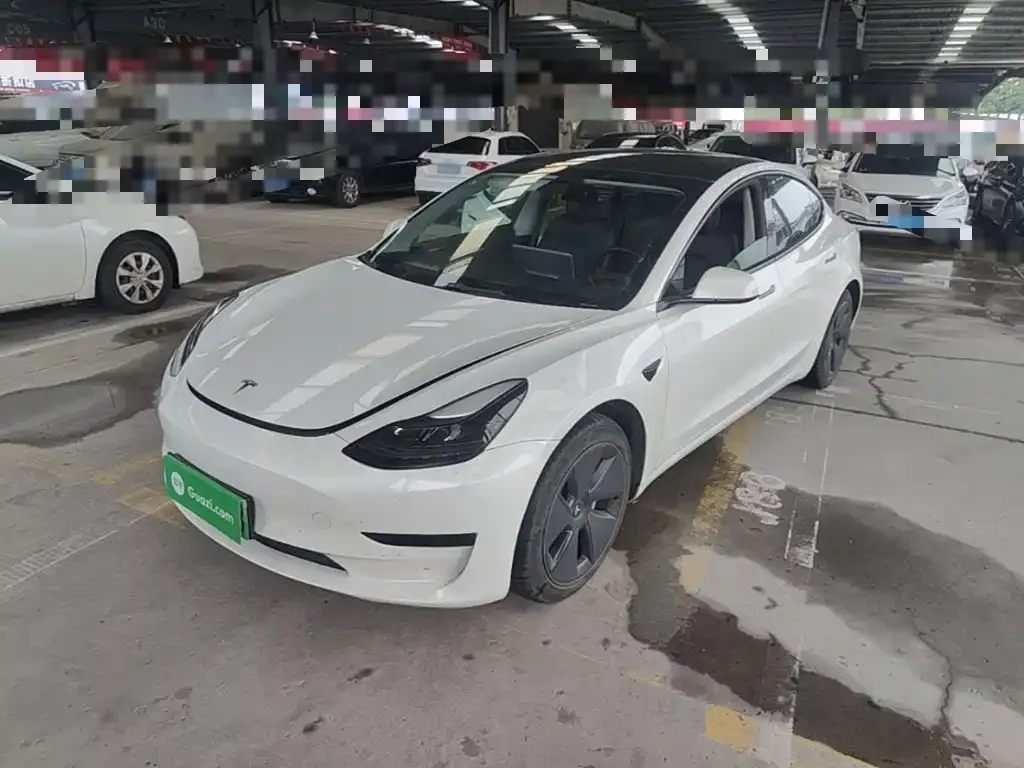Tesla Model 3 — фото 1