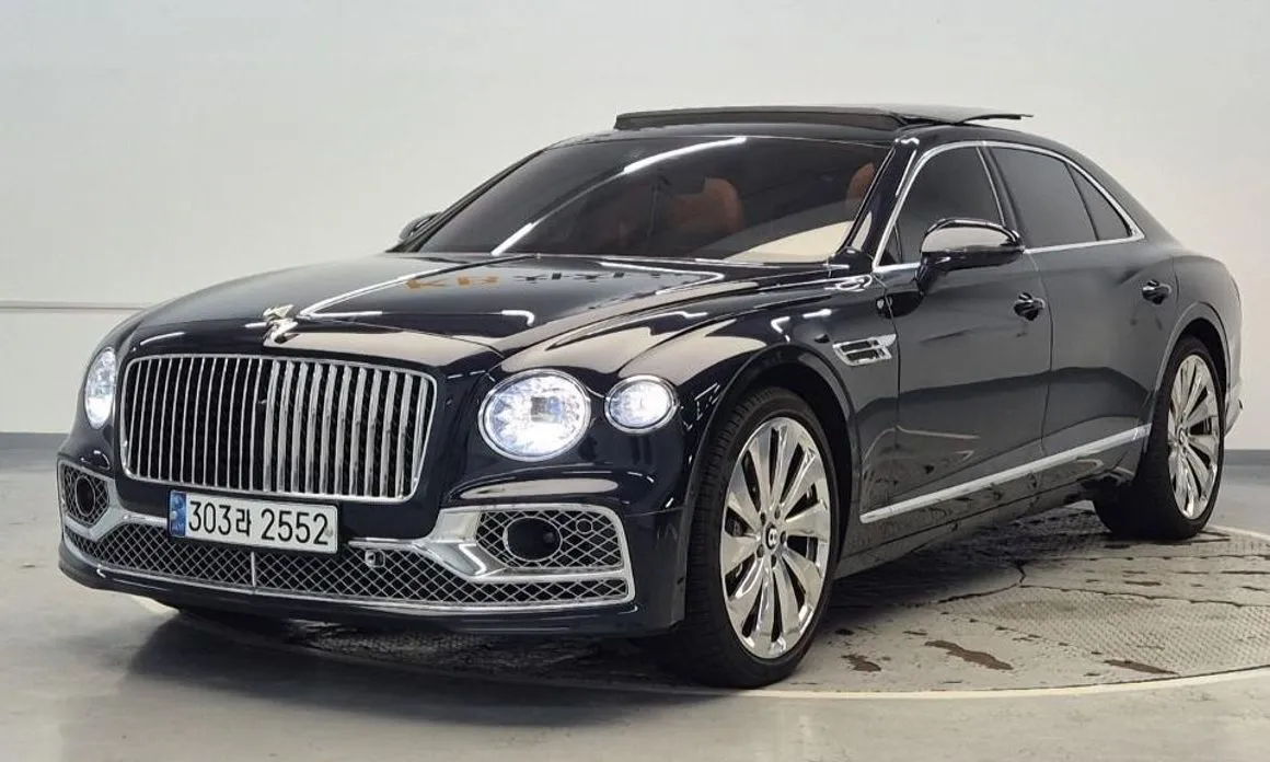 Bentley Flying Spur — фото 1