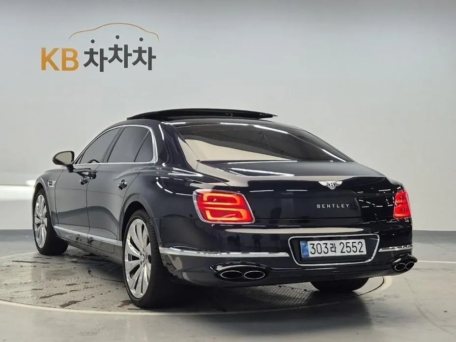 Bentley Flying Spur — фото 2