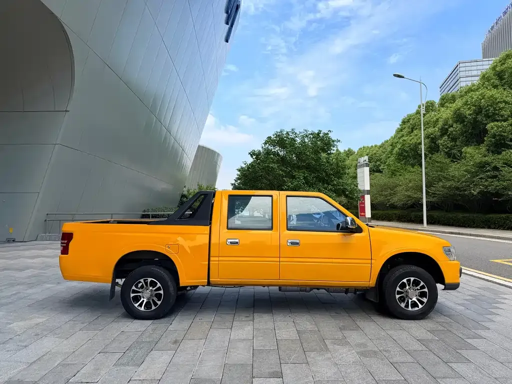 Isuzu T17 — фото 5