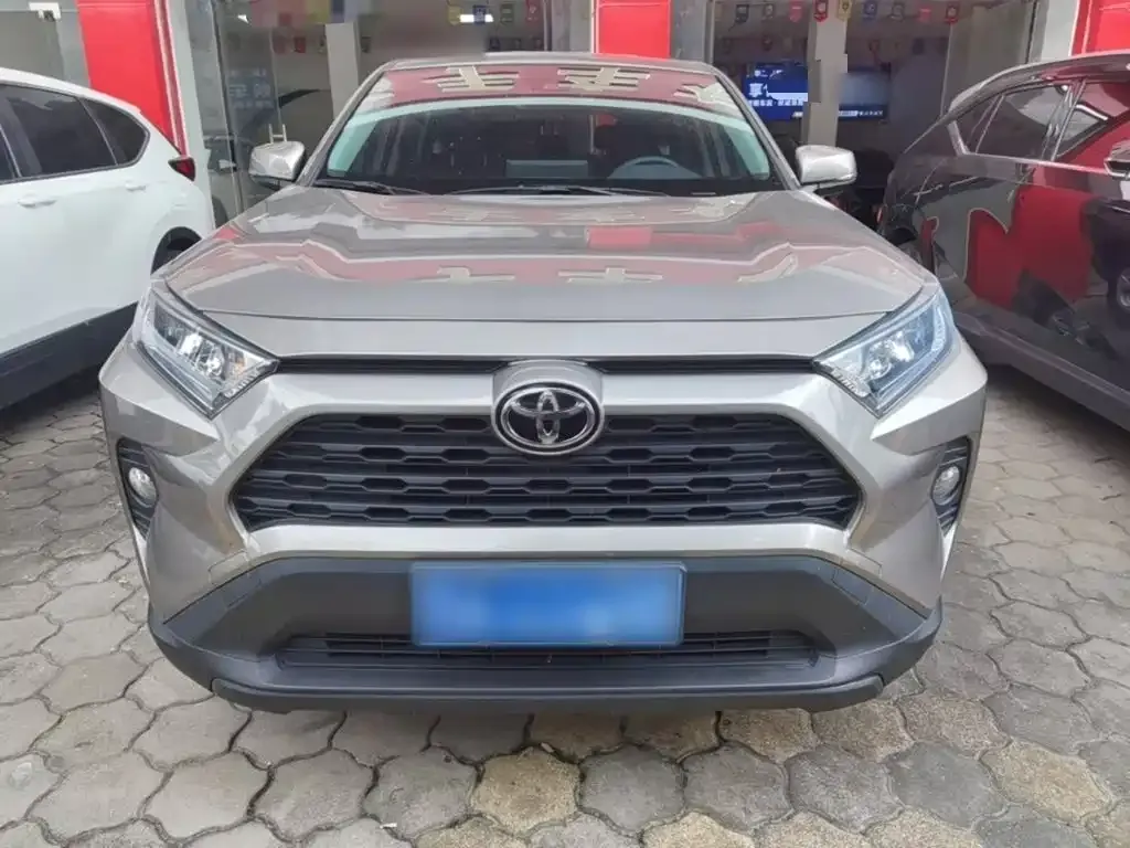 Toyota RAV4 — фото 9